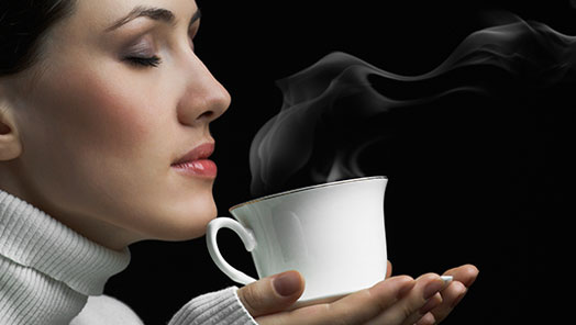 Bere o degustare il caffè espresso