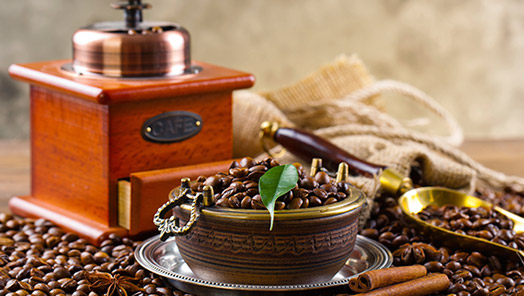 Macinacaffè e caffè macinato per le diverse modalità di preparazione del caffè